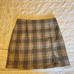 WILD FABLE, patterned short skirt